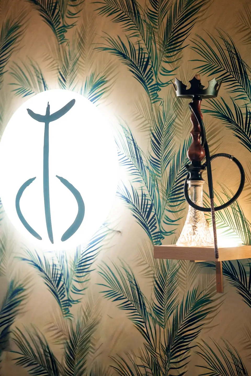 Rincón de Mushu Lounge con su logo